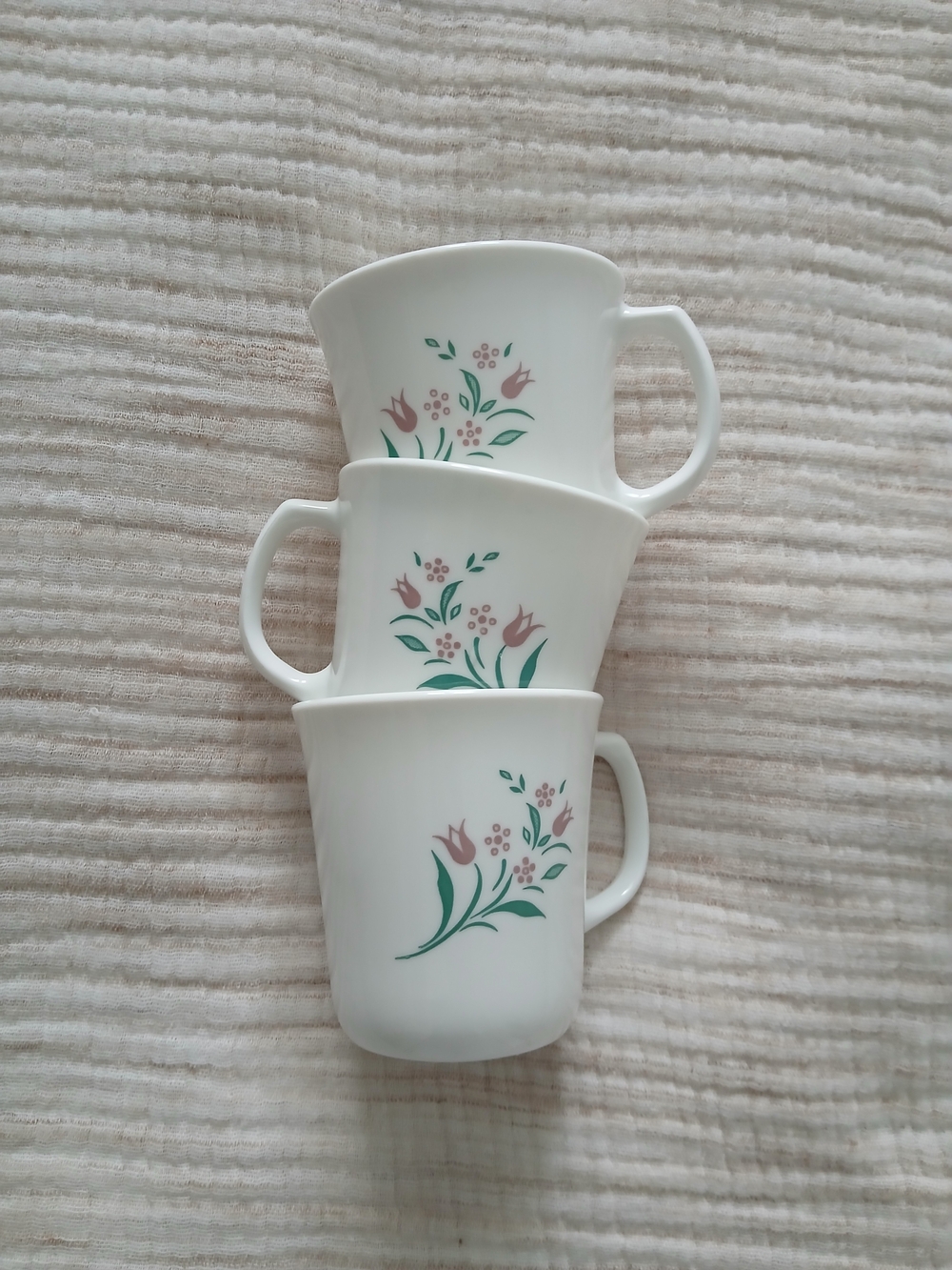 (2/30$)VINTAGE CORNINGWARE Corelle Rosemarie Floral Coffee Cups